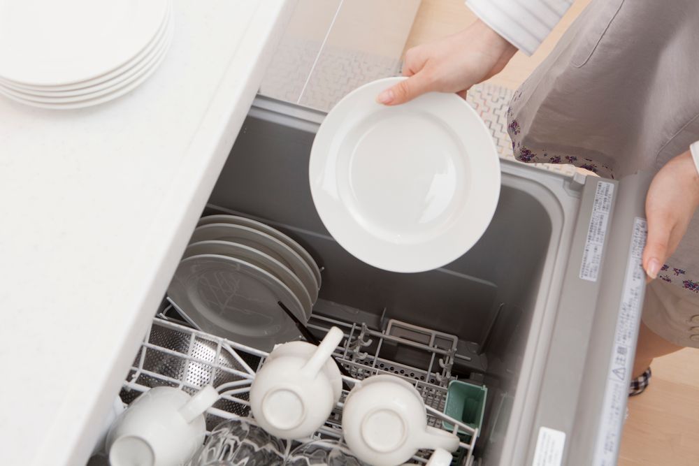 ビルトイン食洗機の耐用年数は？寿命のサインと修理・買い替え判断